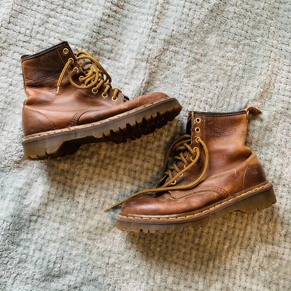 Dr. Martens Shoes - Vintage Distressed Doc Martens 7.5